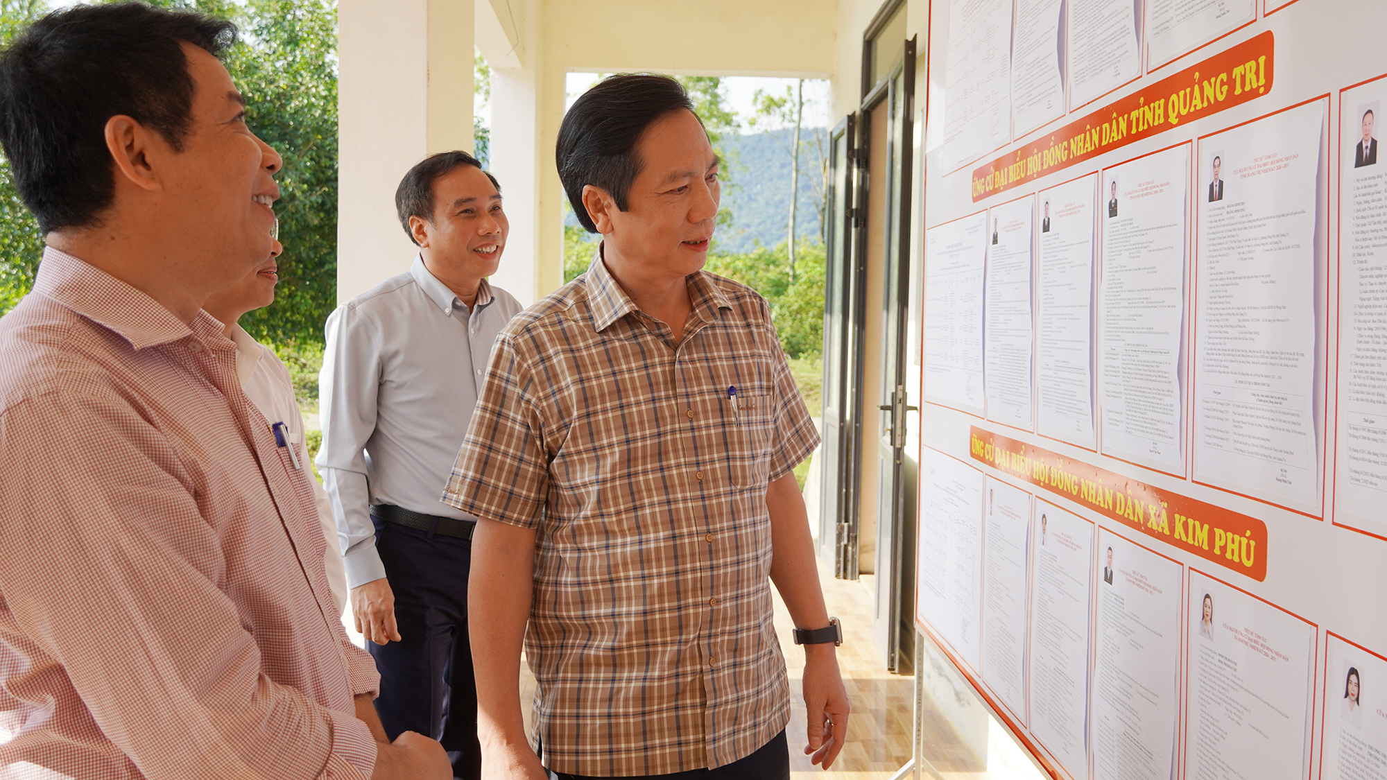 (TIN ẢNH) Phó Chủ tịch Thường trực UBND tỉnh Hoàng Nam kiểm tra, làm việc với các xã miền núi phía Bắc về công tác chuẩn bị bầu cử