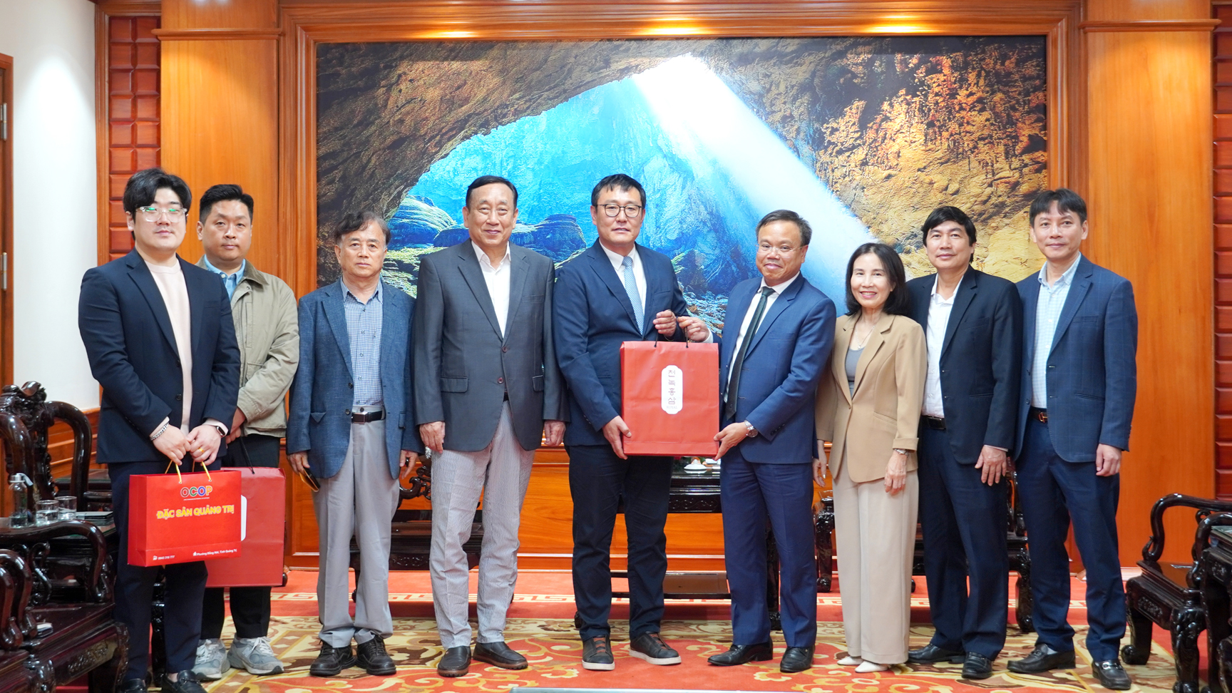 Phó Chủ tịch UBND tỉnh tiếp xã giao Đoàn công tác K-Market Hàn Quốc