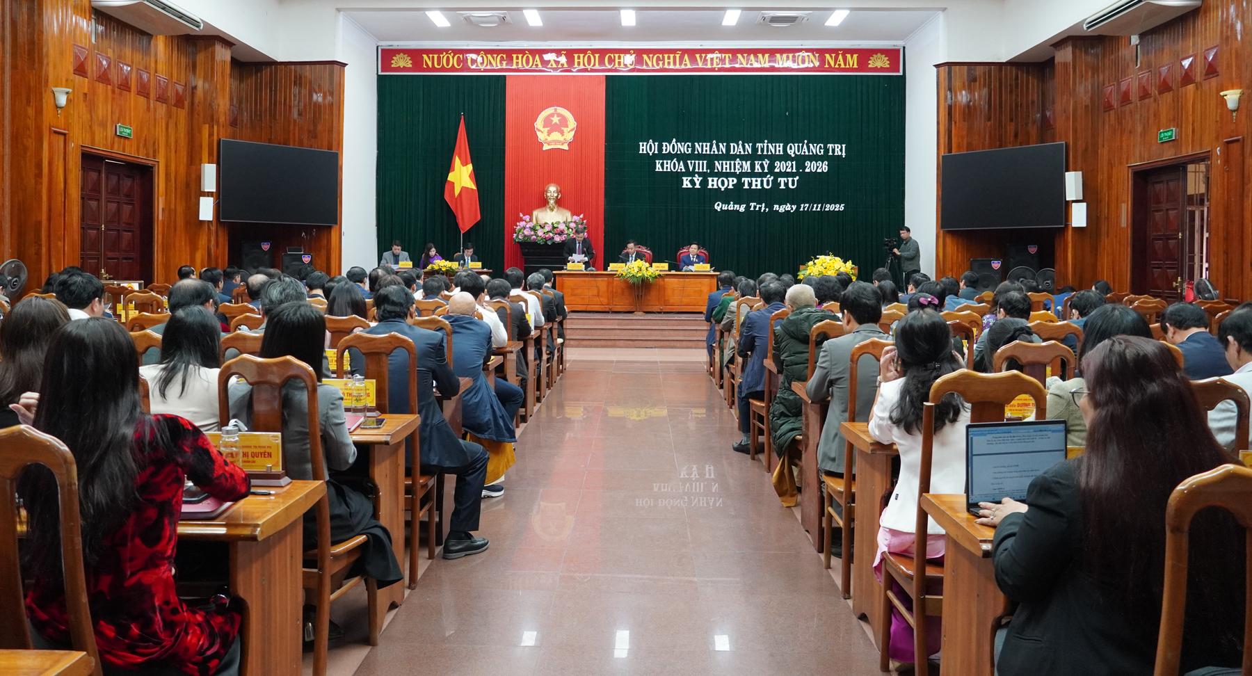 (TIN ẢNH): Toàn cảnh kỳ họp thứ 4, HĐND tỉnh Quảng Trị khóa VIII, nhiệm kỳ 2021 - 2026